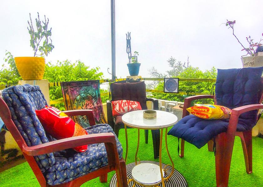 Uttarakhand Kausani Balcony/terrace