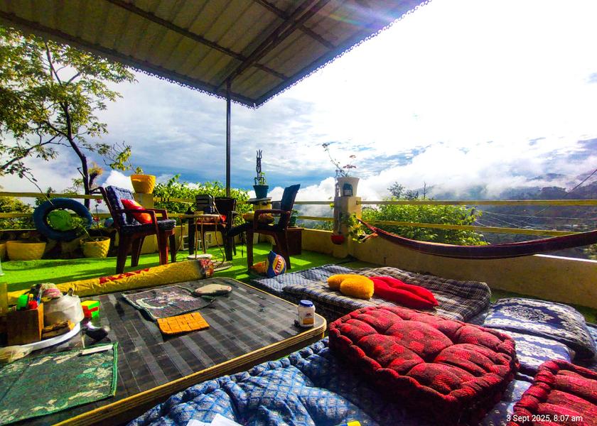 Uttarakhand Kausani Balcony/terrace