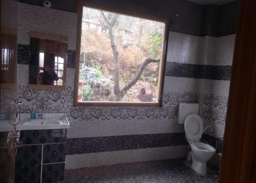 Uttarakhand Munsyari Bathroom