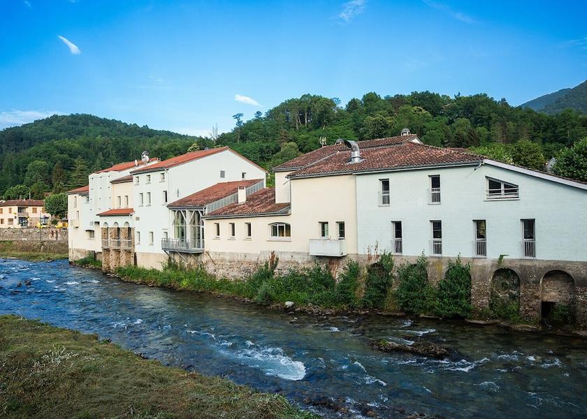 Occitanie Seix Front of property