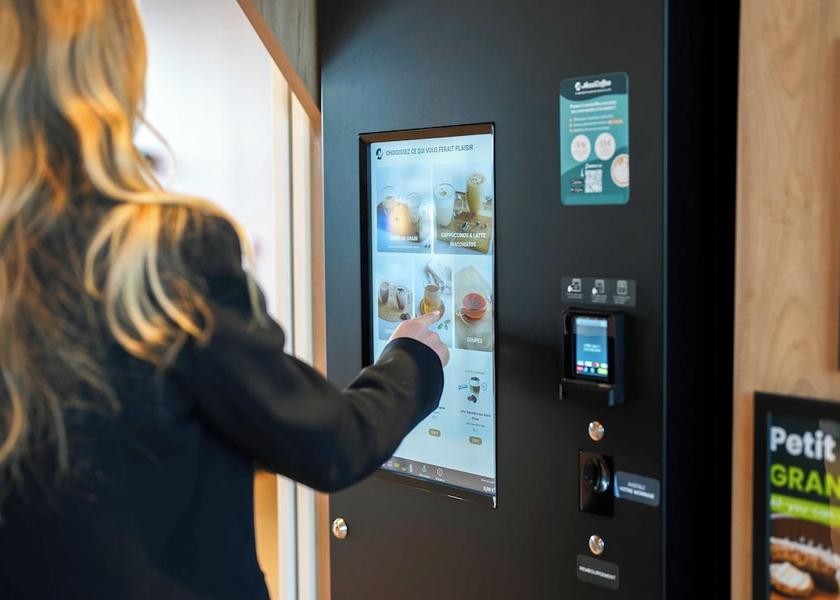 Brittany Concarneau Vending machine