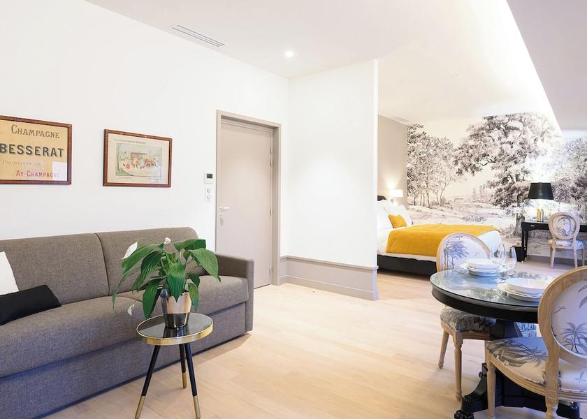 Grand Est Epernay Living area