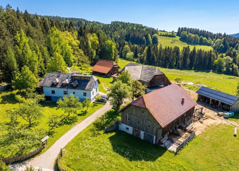  Prevalje Exterior