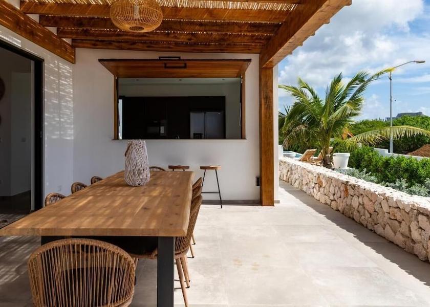  Jan Thiel Outdoor dining