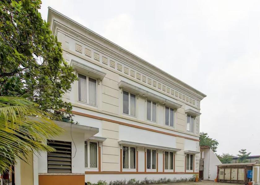 Banten Curug Front of property