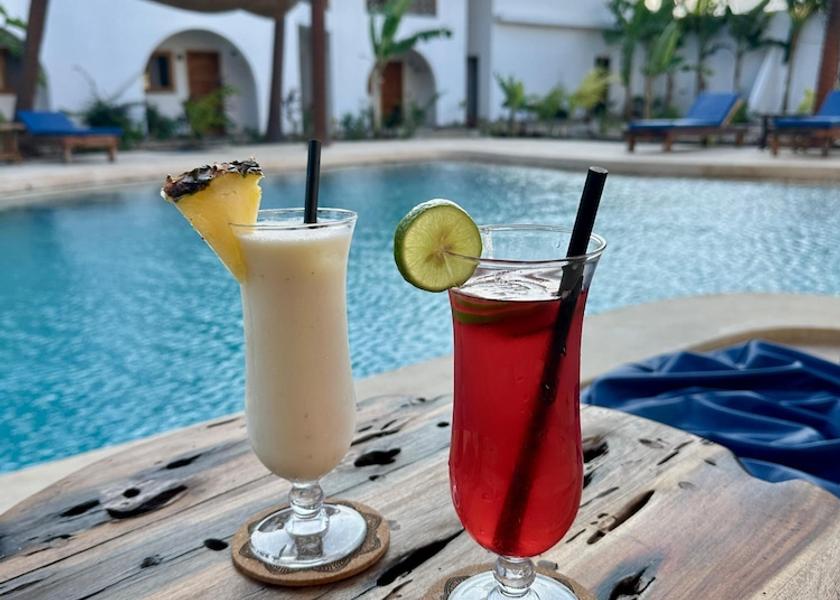  Nungwi Poolside bar