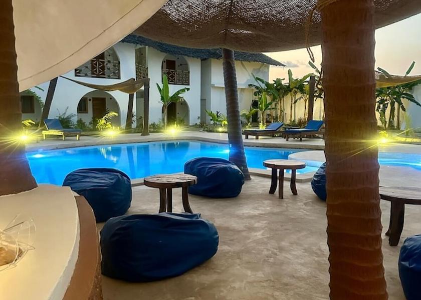  Nungwi Poolside bar