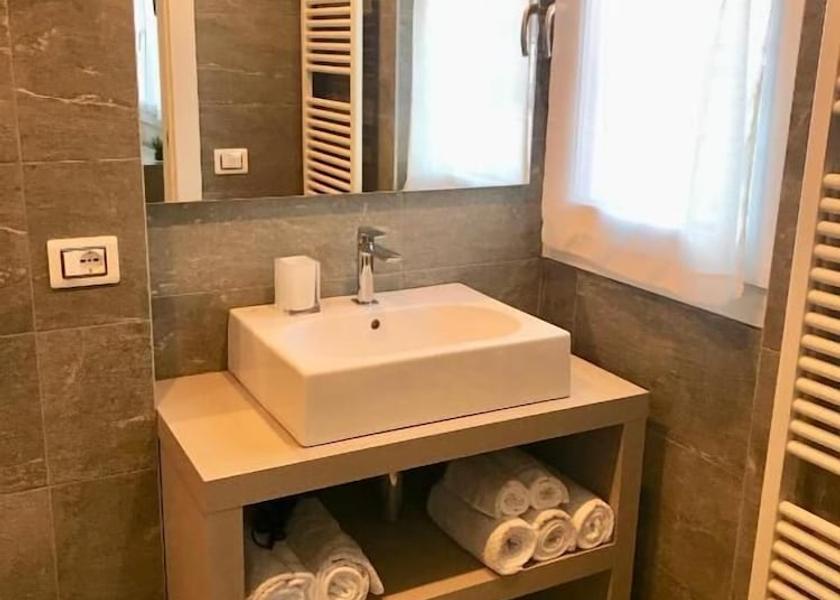 Lombardy Aprica Bathroom