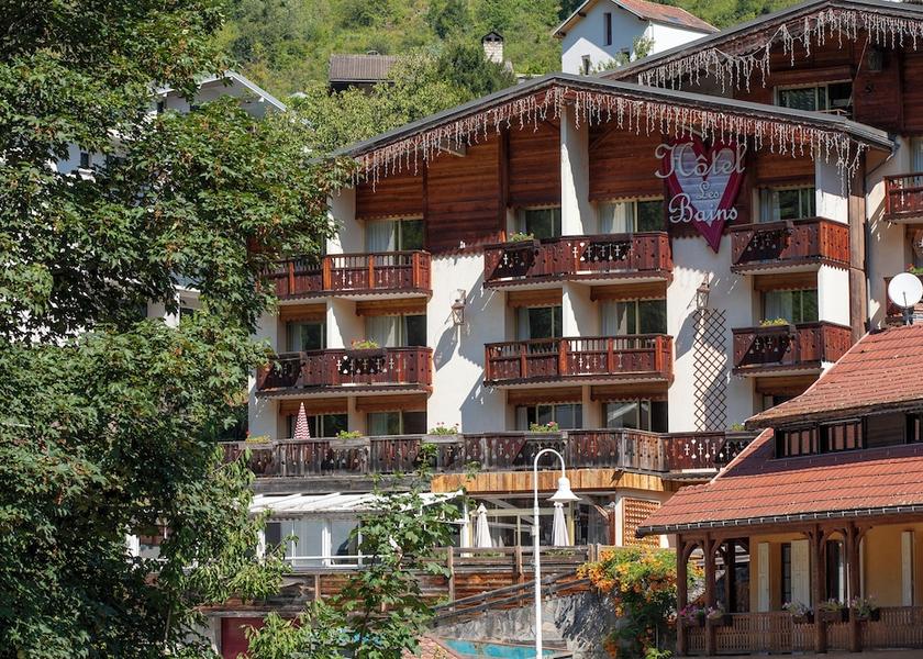 Auvergne-Rhône-Alpes Brides-les-Bains Front of property