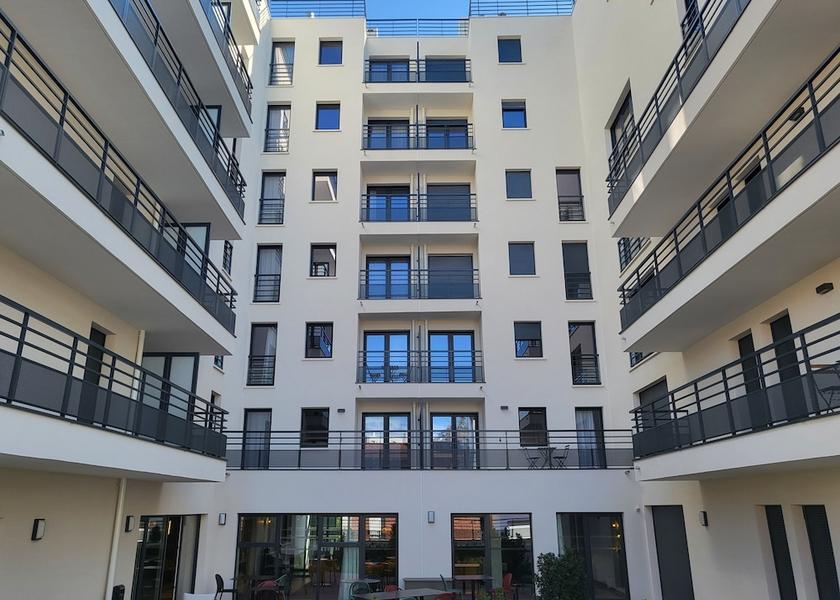Île-de-France Issy-les-Moulineaux Front of property