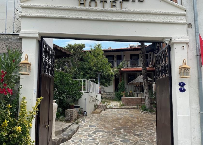 Izmir Bergama Property entrance