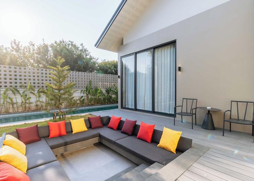 Phuket Province Si Sunthon Terrace/patio