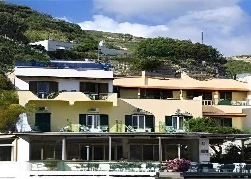 Campania Serrara Fontana Exterior view