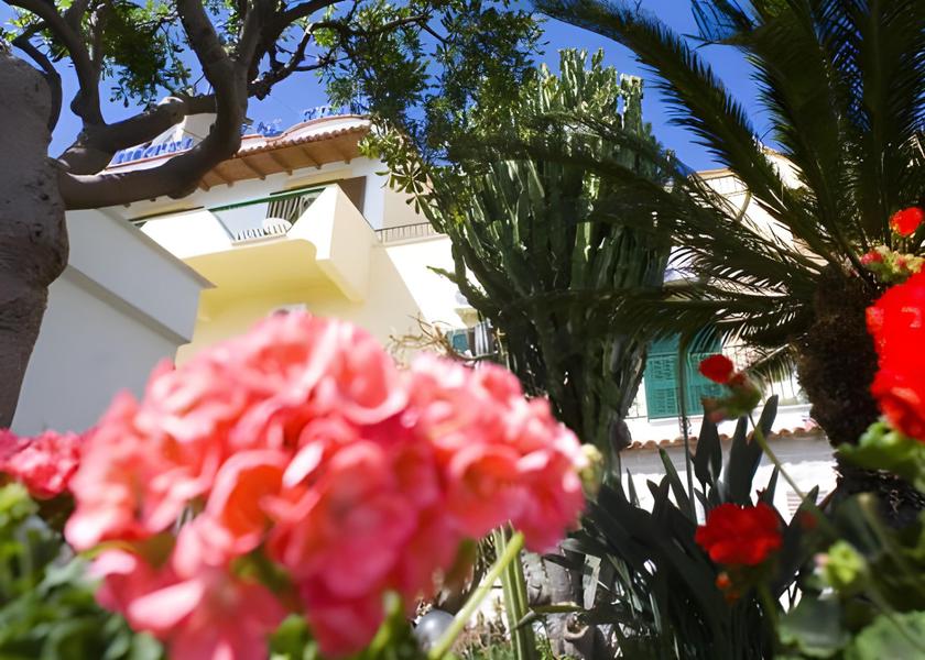 Campania Serrara Fontana Exterior view