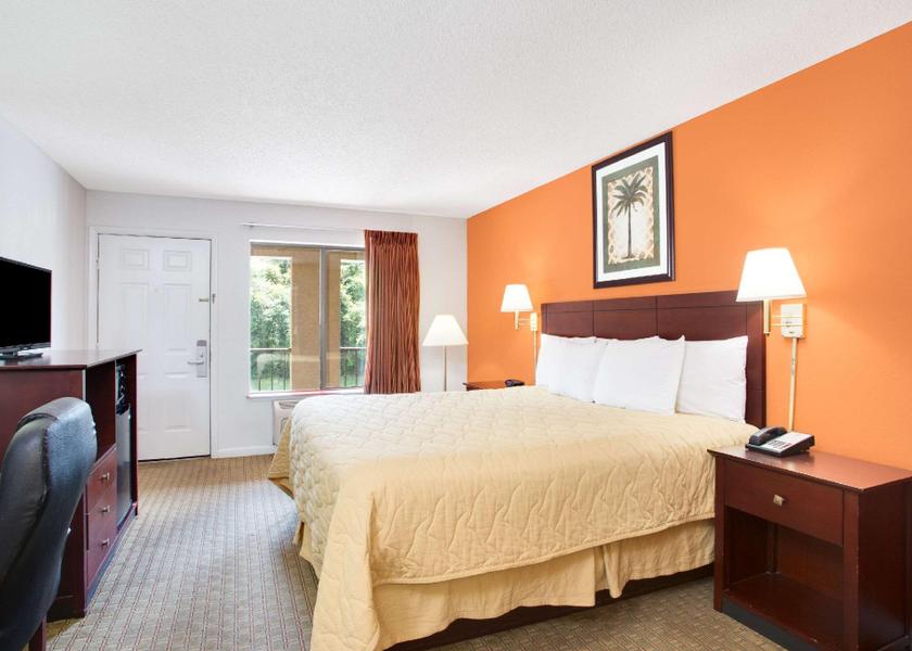 Florida De Funiak Springs 1 King Bed Non-Smoking