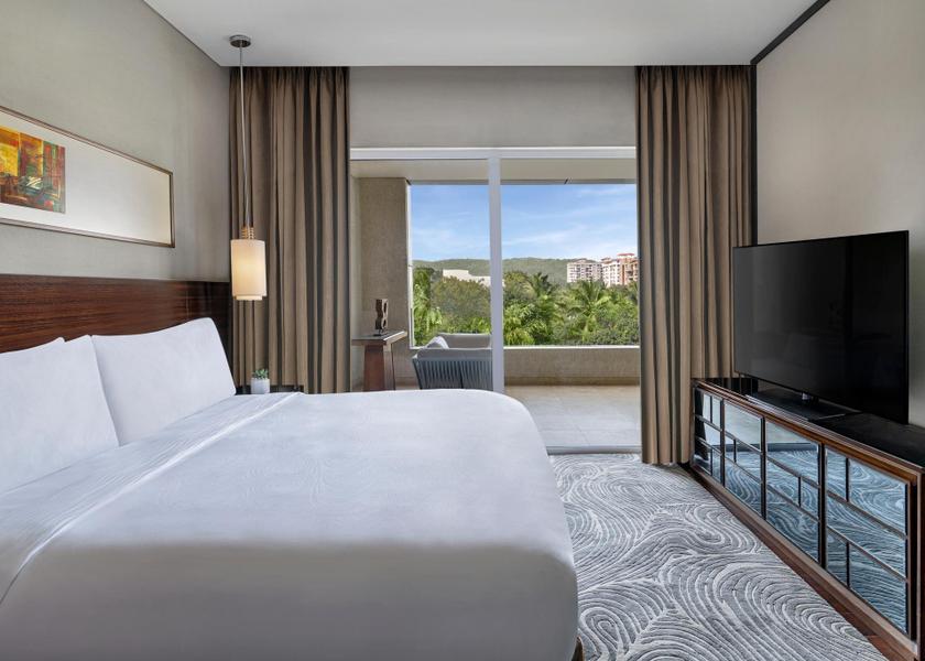 Maharashtra Pune Soho, Executive lounge access, 1 Bedroom Suite, 1 King, Mountain view, Balcony