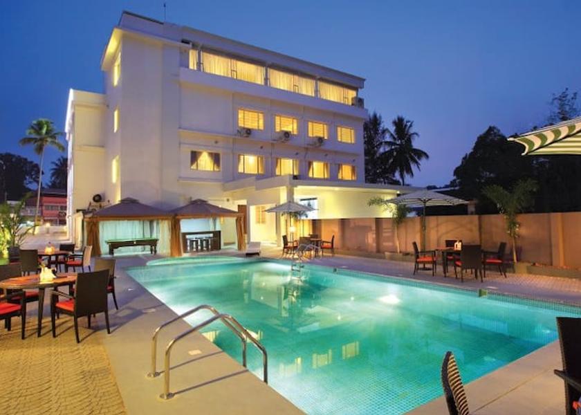 Kerala Adoor poolside restaurant