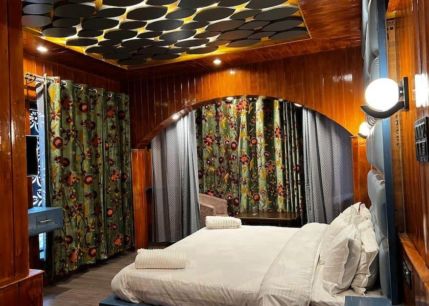 Jammu and Kashmir Gulmarg Deluxe Room
