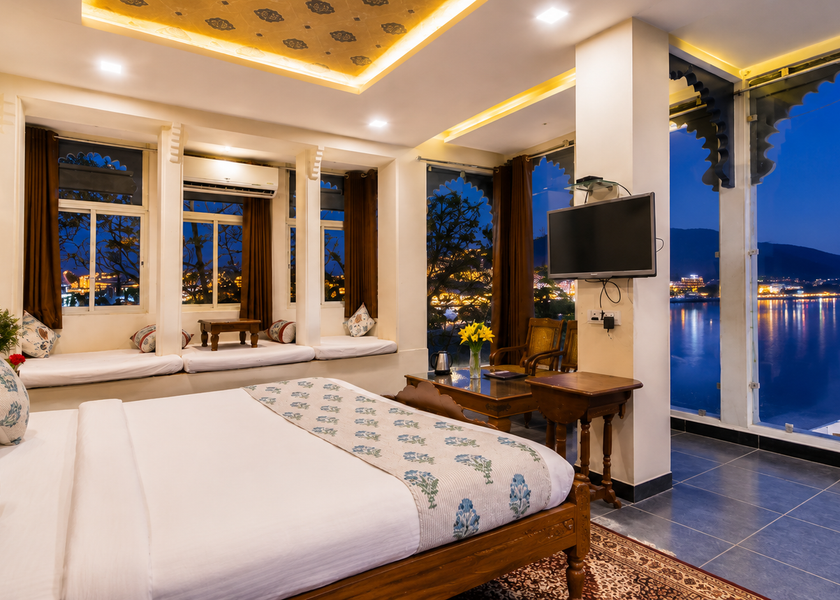 Rajasthan Udaipur Lake & Palace View Royal Suite