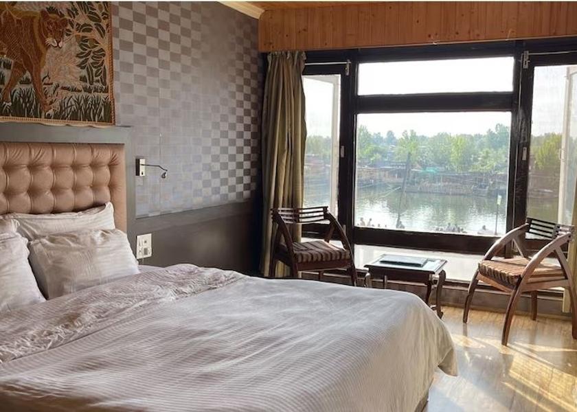 Jammu and Kashmir Srinagar Room