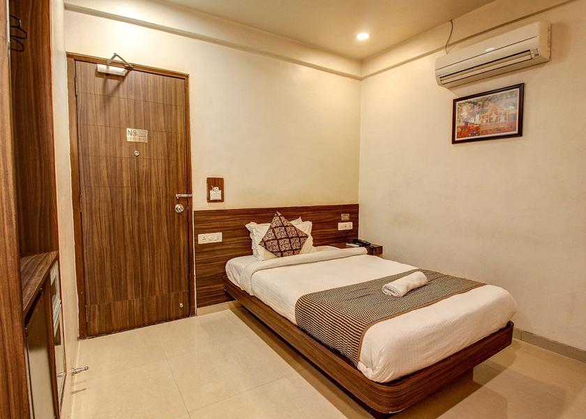 Gujarat Surat DELUXE SINGLE ROOM