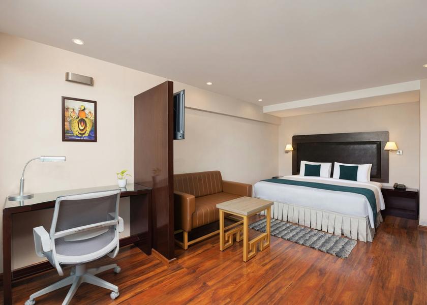 Rajasthan Jodhpur Guestroom - King Bed - Desk - TV