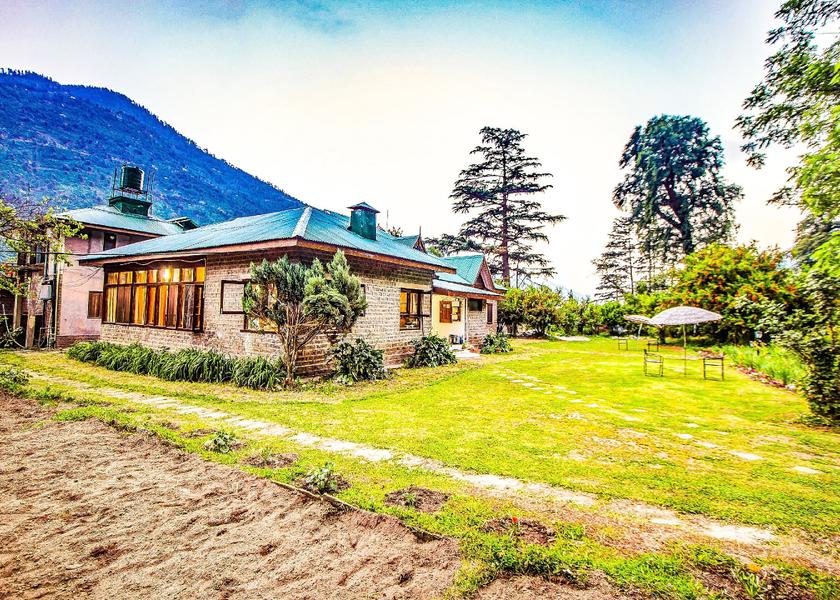 Himachal Pradesh Manali Hotel Exterior