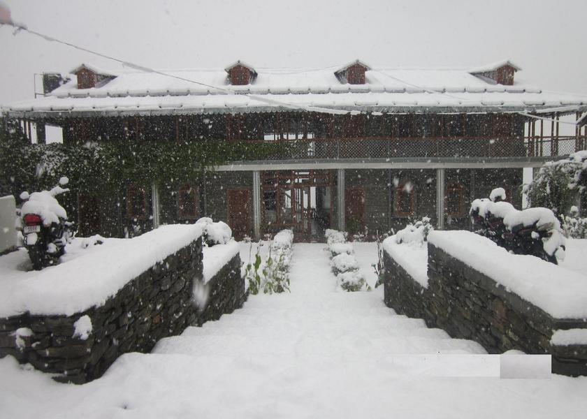 Uttarakhand Kausani Hotel Exterior