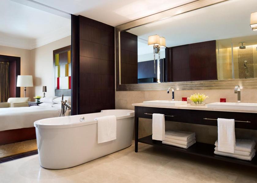 Karnataka Bangalore Executive lounge access, Guest room, 1 King, Balcony