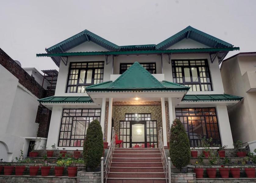 Uttarakhand Bhimtal Hotel Exterior