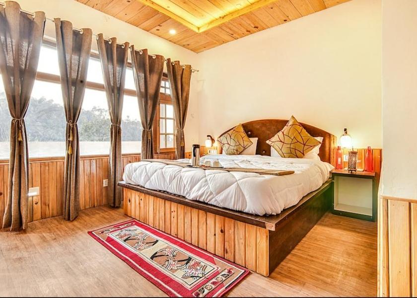 Uttarakhand Ranikhet Deluxe Room