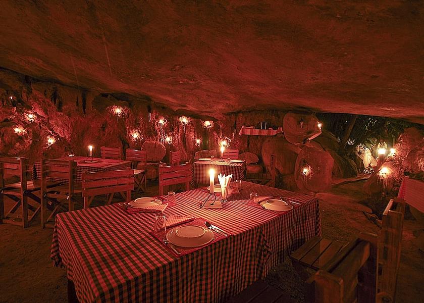 Kerala Wayanad Couples dining