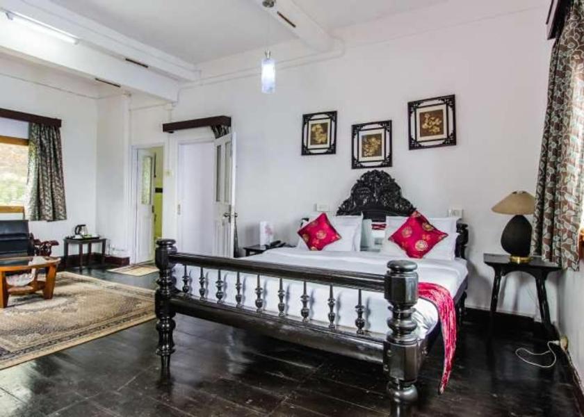 West Bengal Darjeeling Suite with Lounge & Mountain View