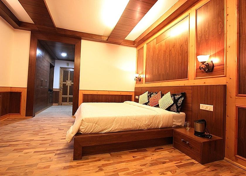 Himachal Pradesh Manali Suite Room with balcony (Hills & Valley View)