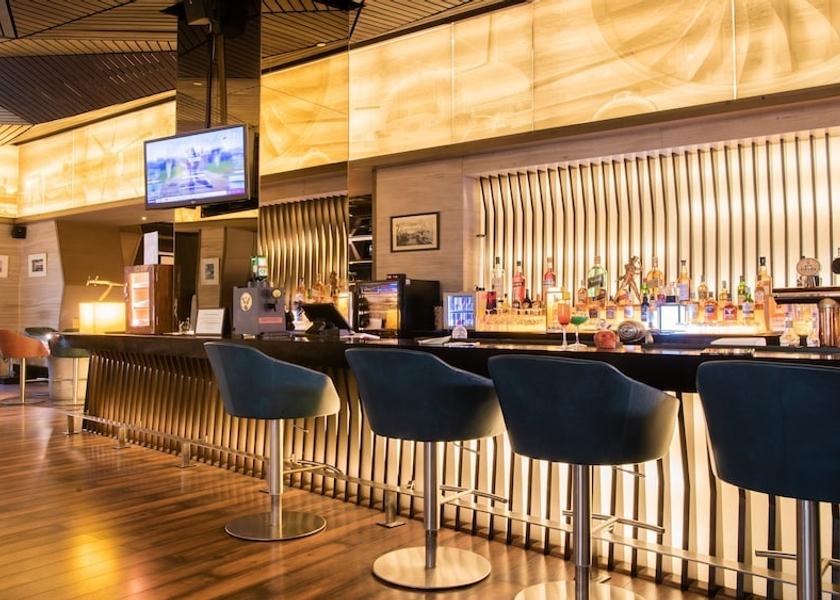 Delhi Delhi Bar (on property)