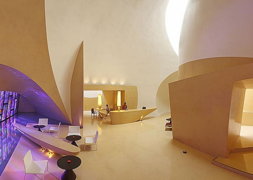 Delhi Delhi Lobby