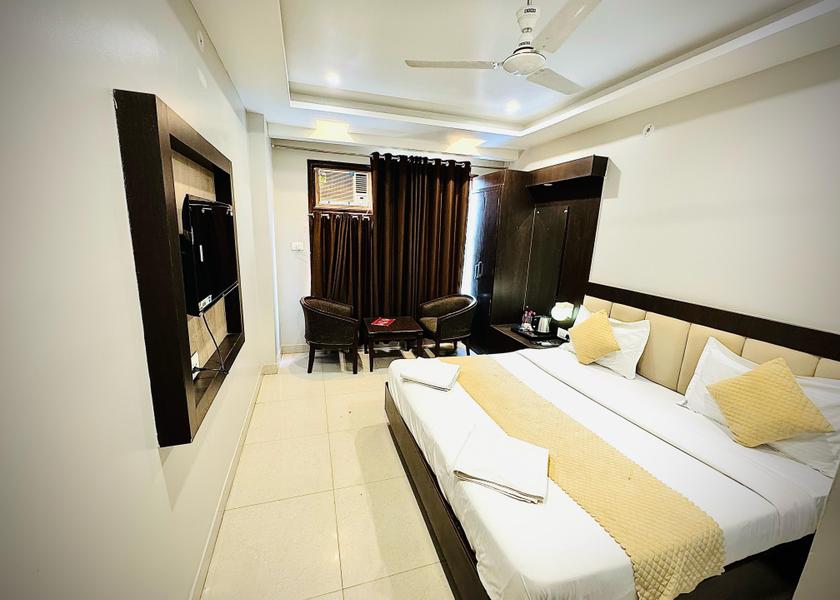 Uttar Pradesh Varanasi Maharaja Deluxe Room