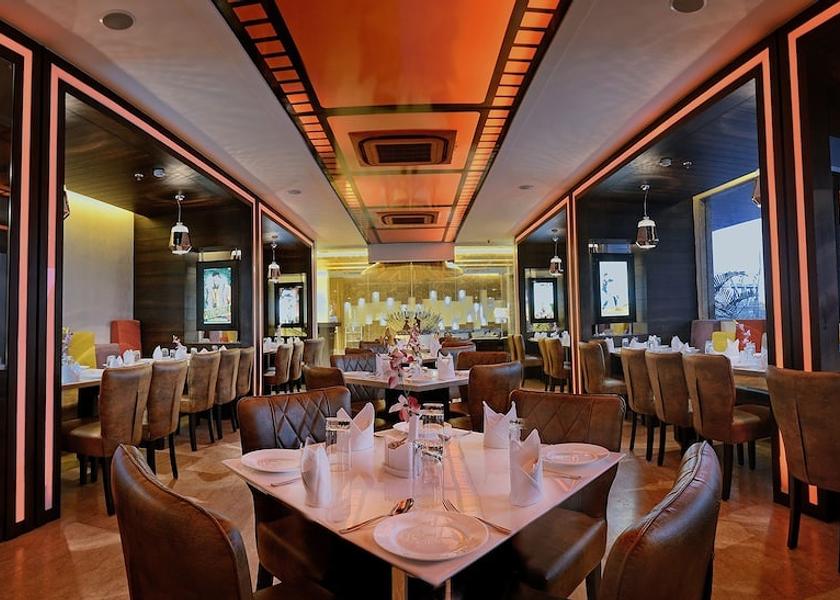 Uttar Pradesh Agra Family dining
