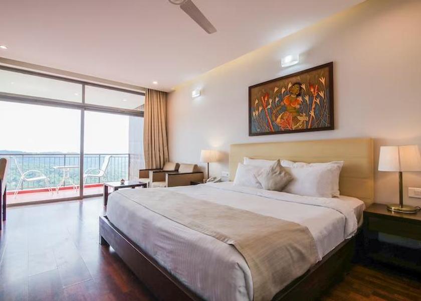 Kerala Ponmudi Honeymoon Pool Villa