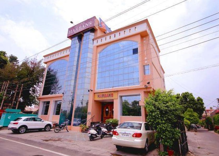 Punjab Patiala Hotel Exterior