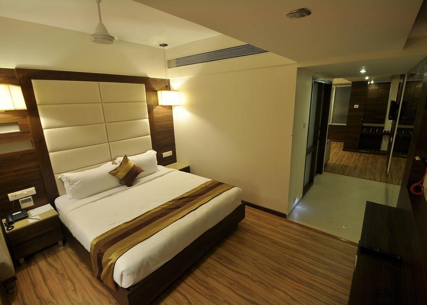 Gujarat Ahmedabad Deluxe Double/Twin Bed Room (Unmarried couples and locals are not allowed)