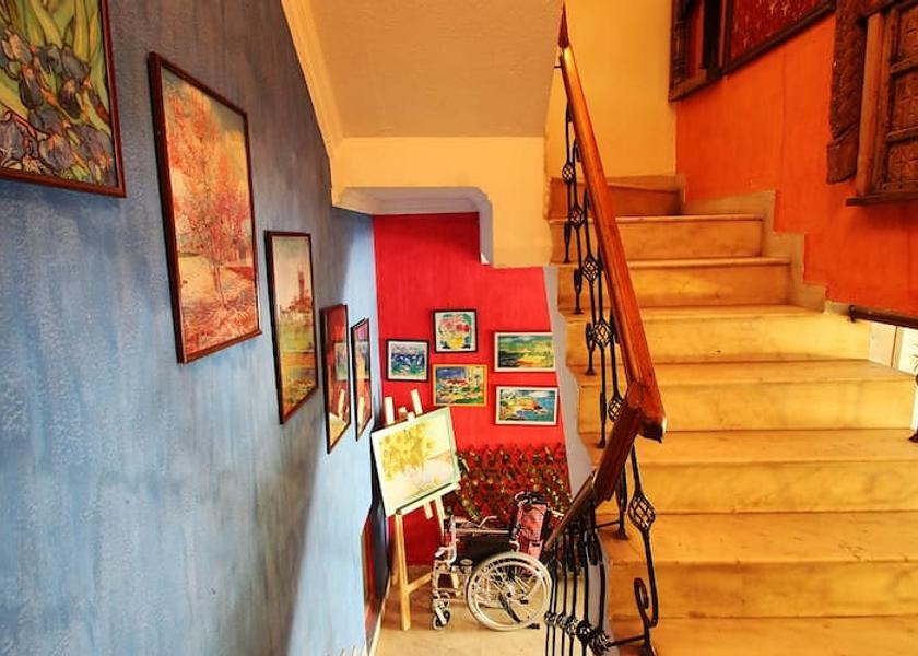 Delhi Delhi Staircase