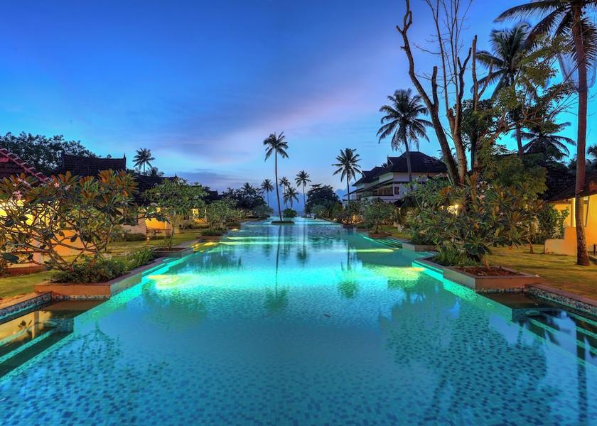 Kerala Kumarakom Pool