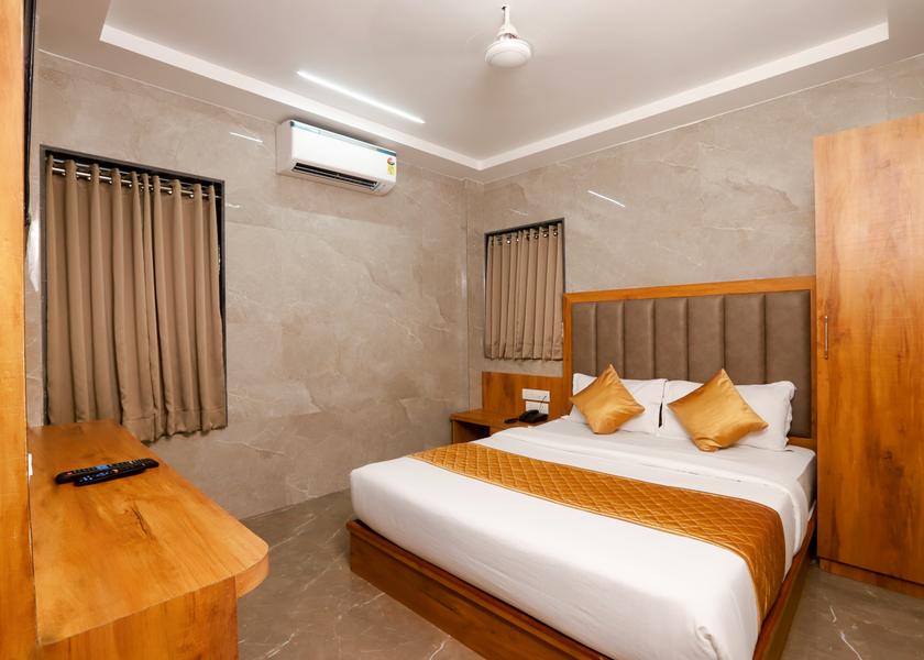Maharashtra Mumbai Deluxe Double Room