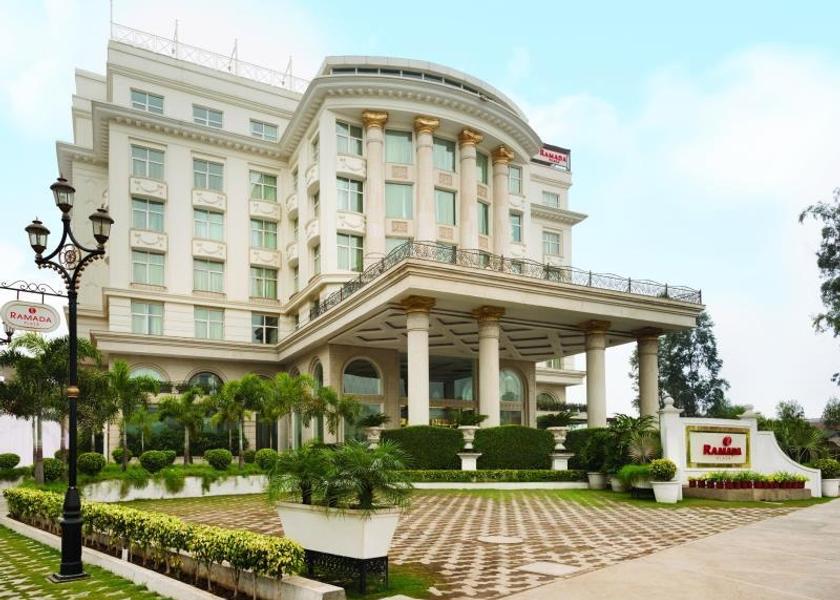 Punjab Zirakpur Hotel Exterior