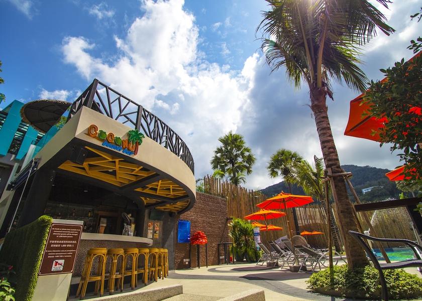 Phuket Karon Poolside bar