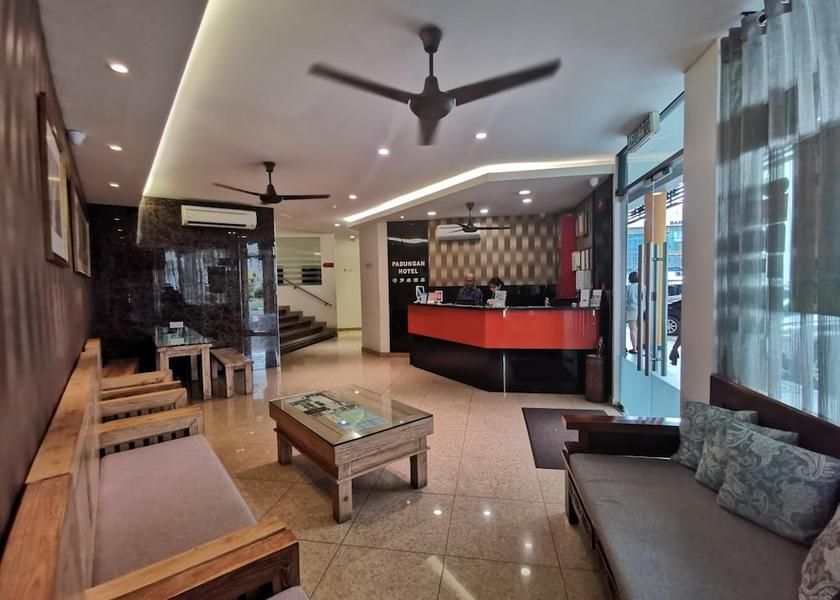 Sarawak Kuching Bar (on property)