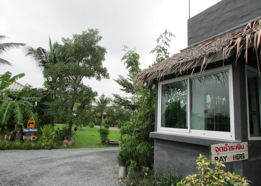 Check-in/check-out kiosk