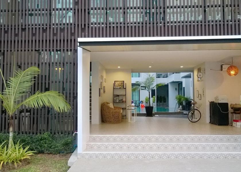 Phuket Province Wichit Interior entrance