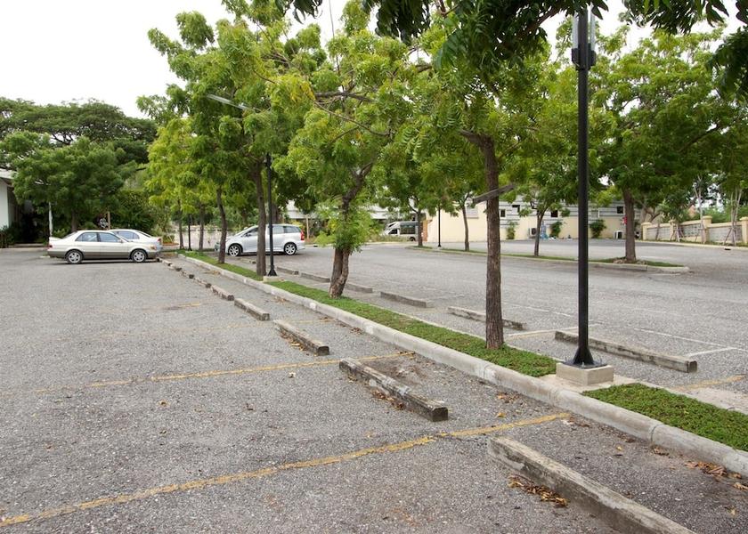 Chonburi Chonburi Parking
